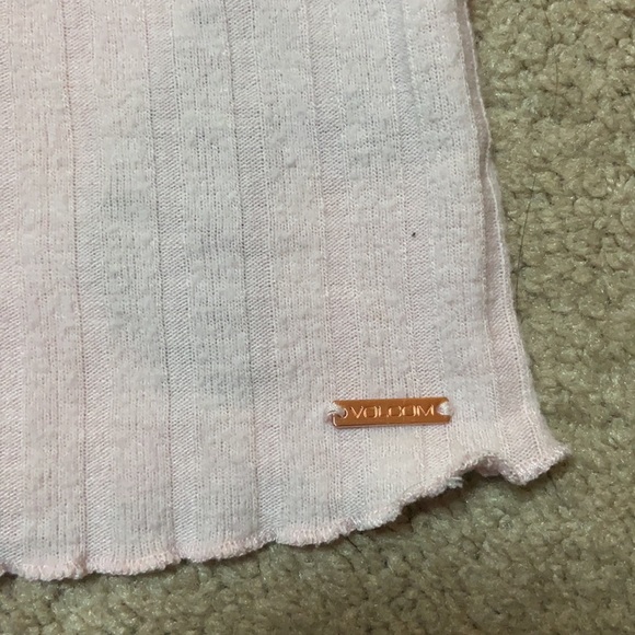 Volcom light pink cropped tank top in size M - Picture 2 of 3